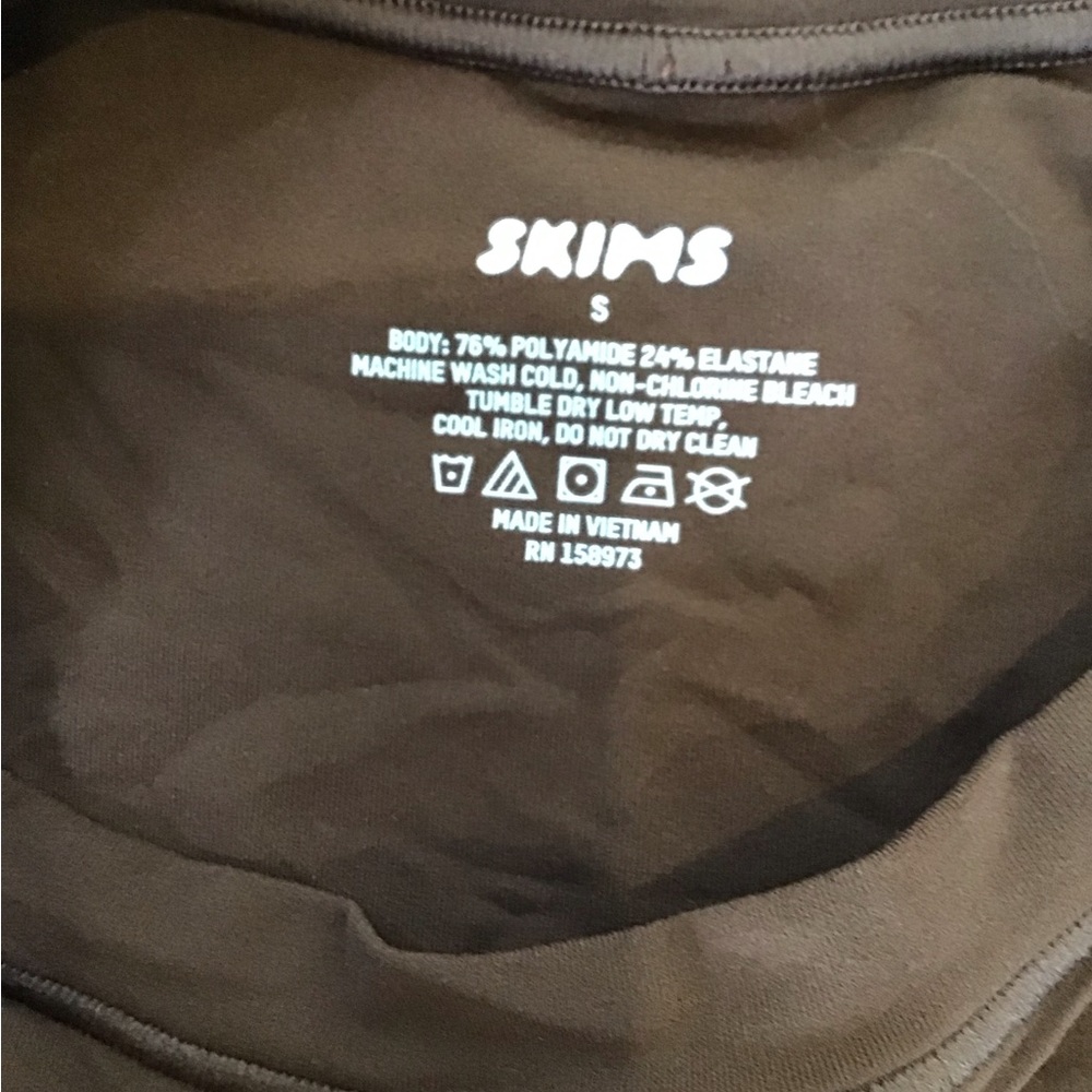 ‼️SOLD OUT‼️ SKIMS Fits Everybody Long Sleeve Crew Neck Bodysuit | Brown - Picture 6 of 11